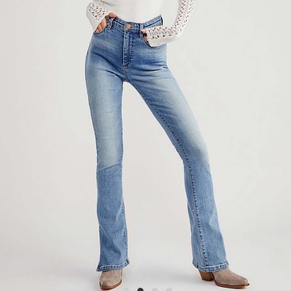NWT Blank NYC Split Hem Mini Flare Hoyt Medium Wash Jeans Stretch Denim Size 24 - Picture 2 of 14